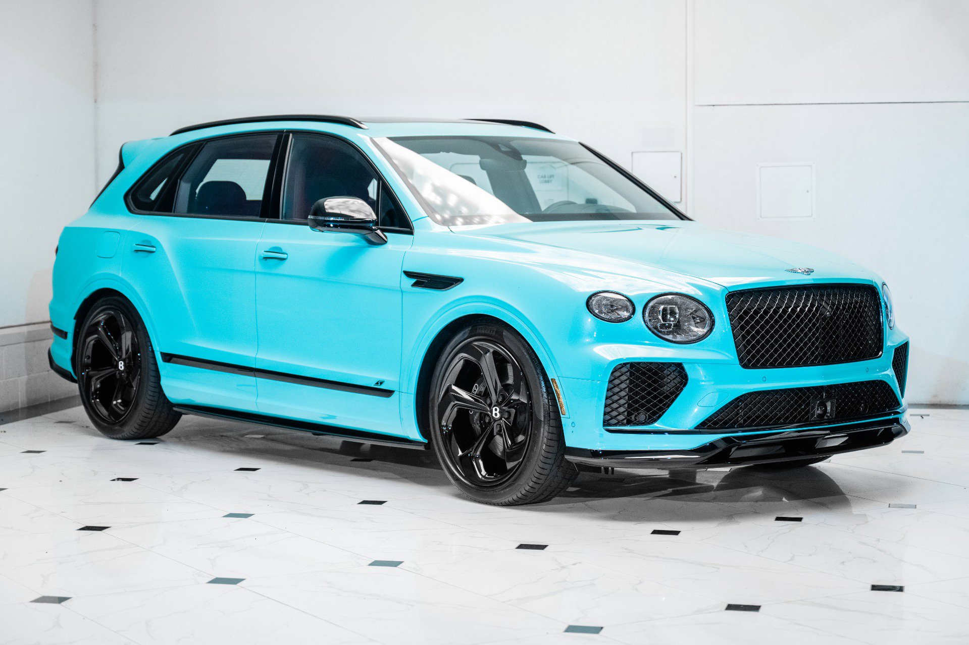 Used 2024 Bentley Bentayga image 7