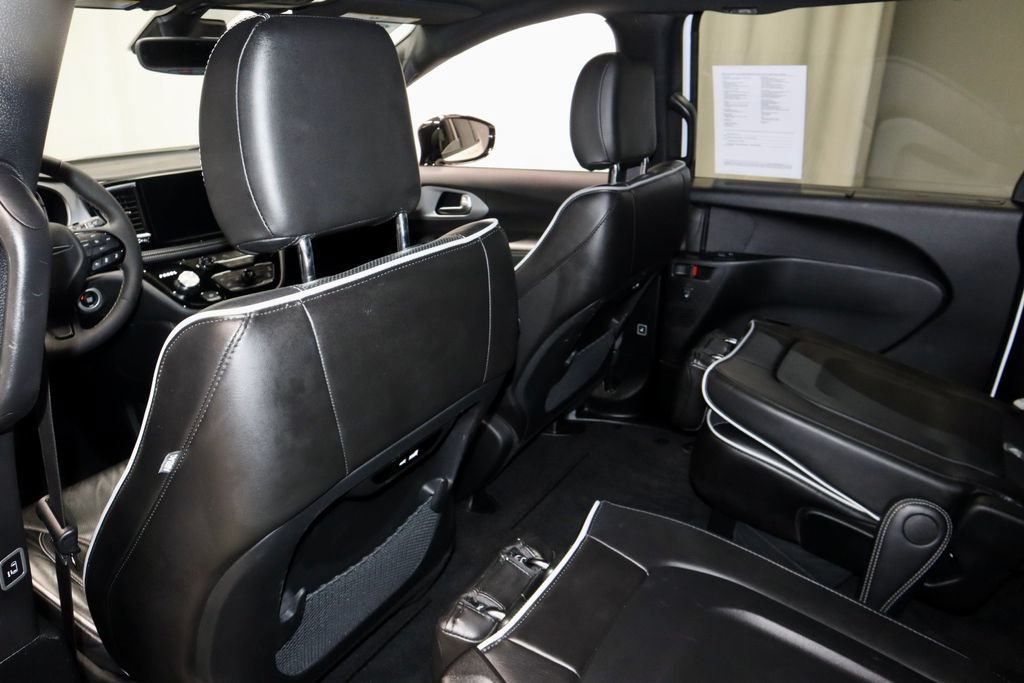 Used 2025 Chrysler Pacifica Limited FWD image 22