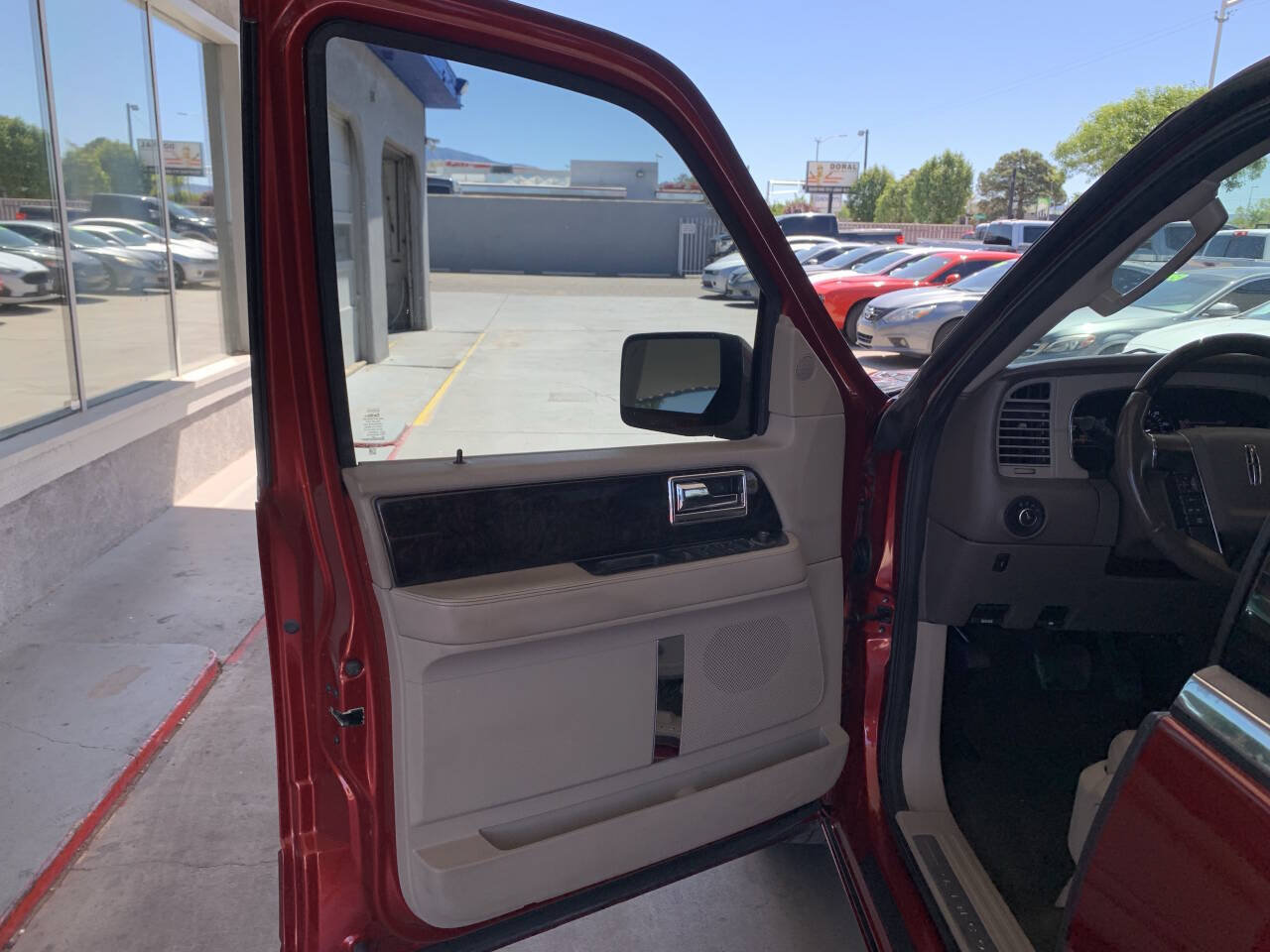 Used 2017 Lincoln Navigator Select AWD/4WD image 11