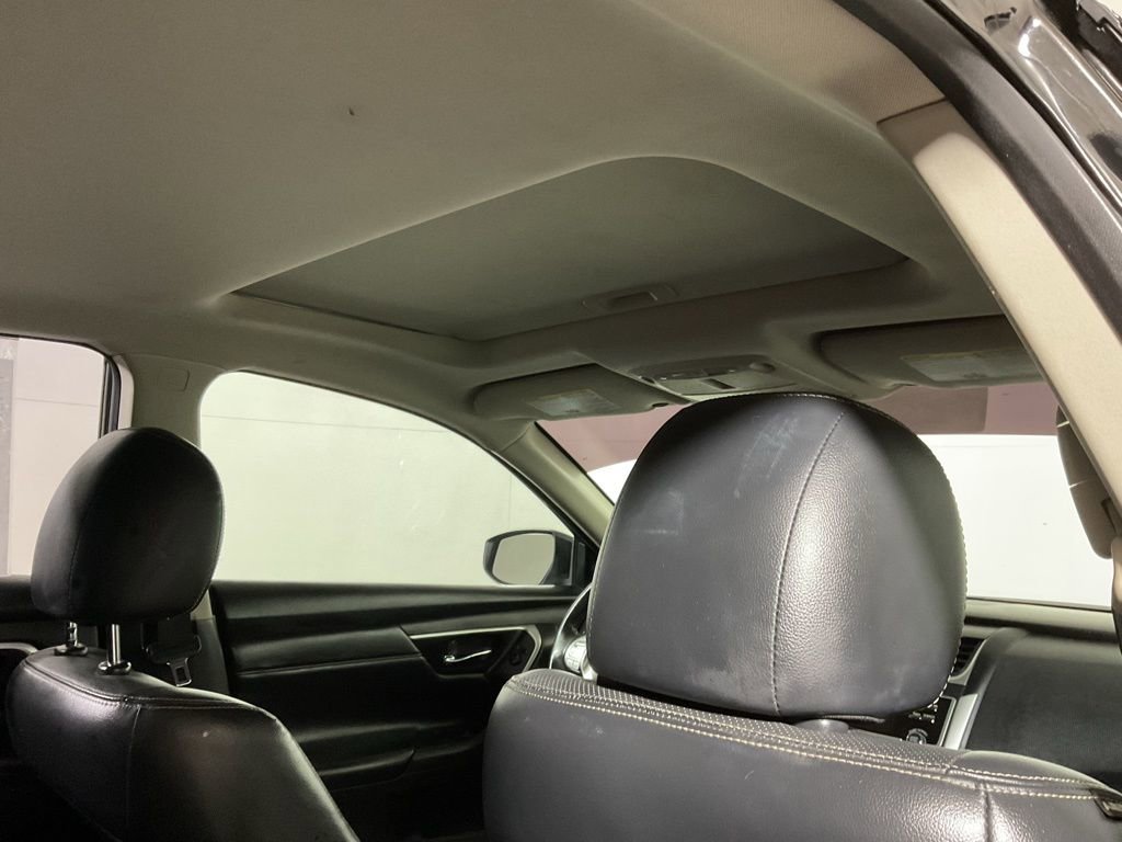 Used 2016 Nissan Altima 2.5 SL w/ Moonroof Package image 2