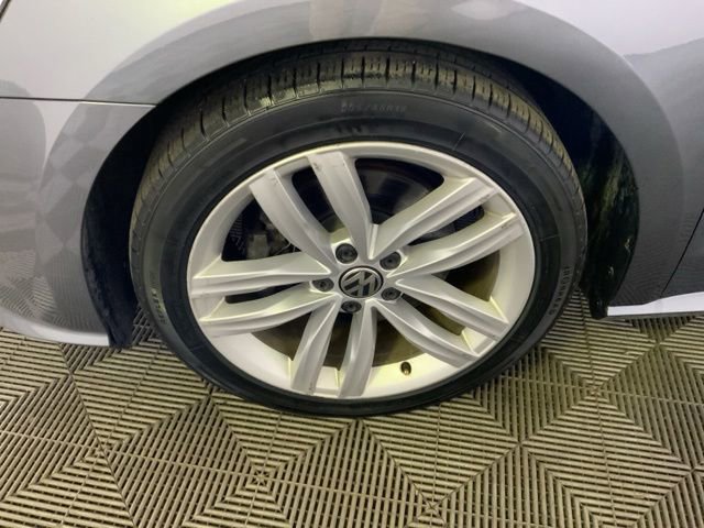 Used 2018 Volkswagen Passat 2.0T SE FWD image 9