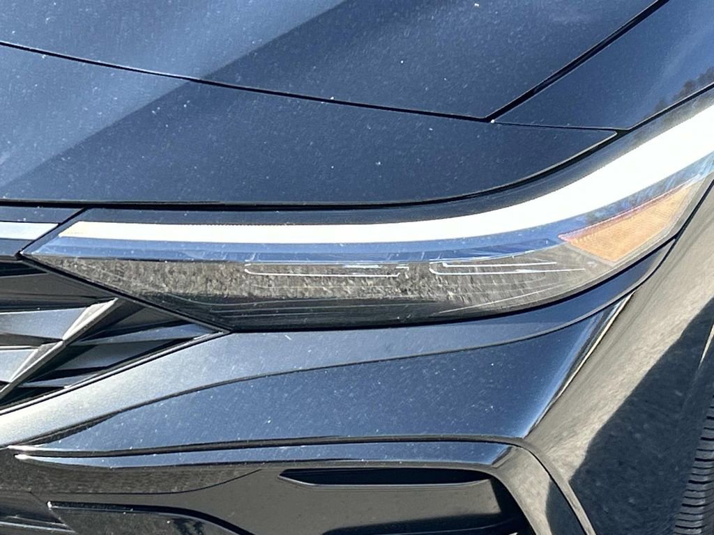 Certified 2025 Hyundai Elantra SEL image 10