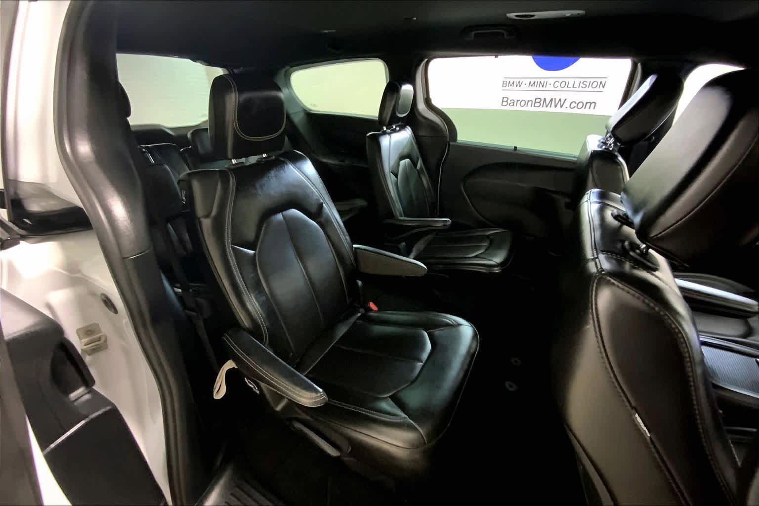 Used 2023 Chrysler Pacifica Touring-L w/ S Appearance Package image 19