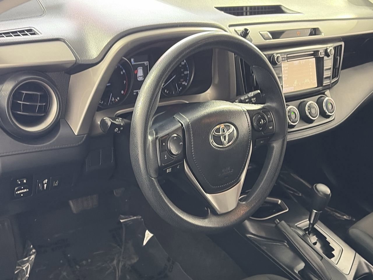 Used 2018 Toyota RAV4 LE w/ Carpet Mat Package FWD image 10