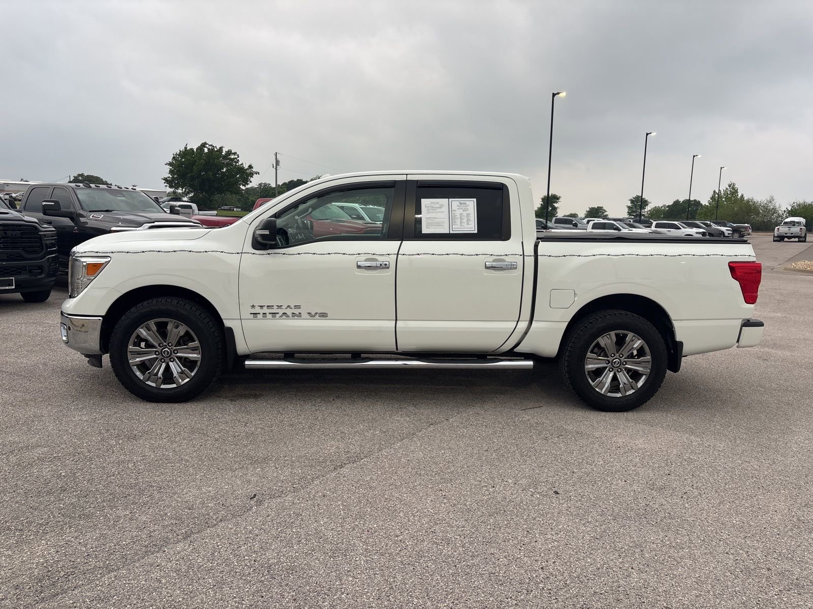 Used 2018 Nissan Titan SV w/ SV Convenience Package AWD/4WD image 2