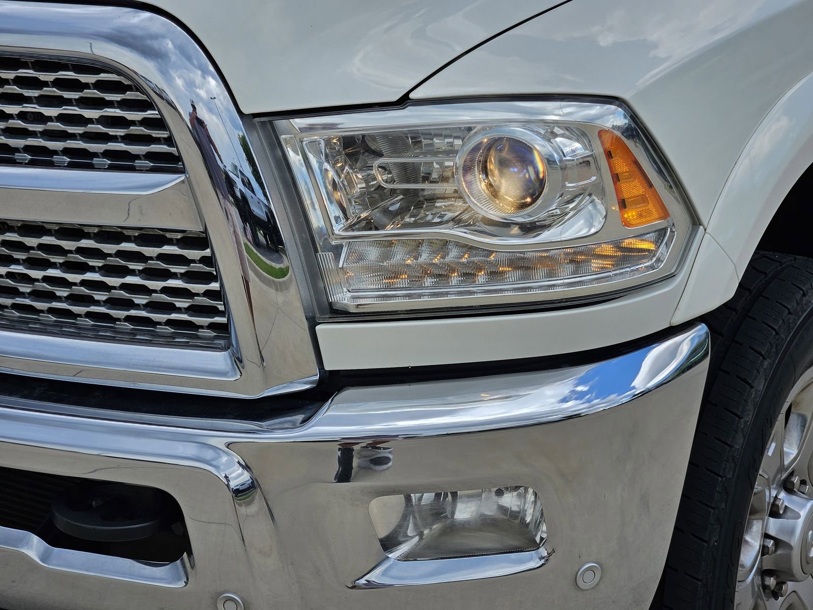 Used 2017 RAM 3500 Laramie w/ Convenience Group AWD/4WD image 10