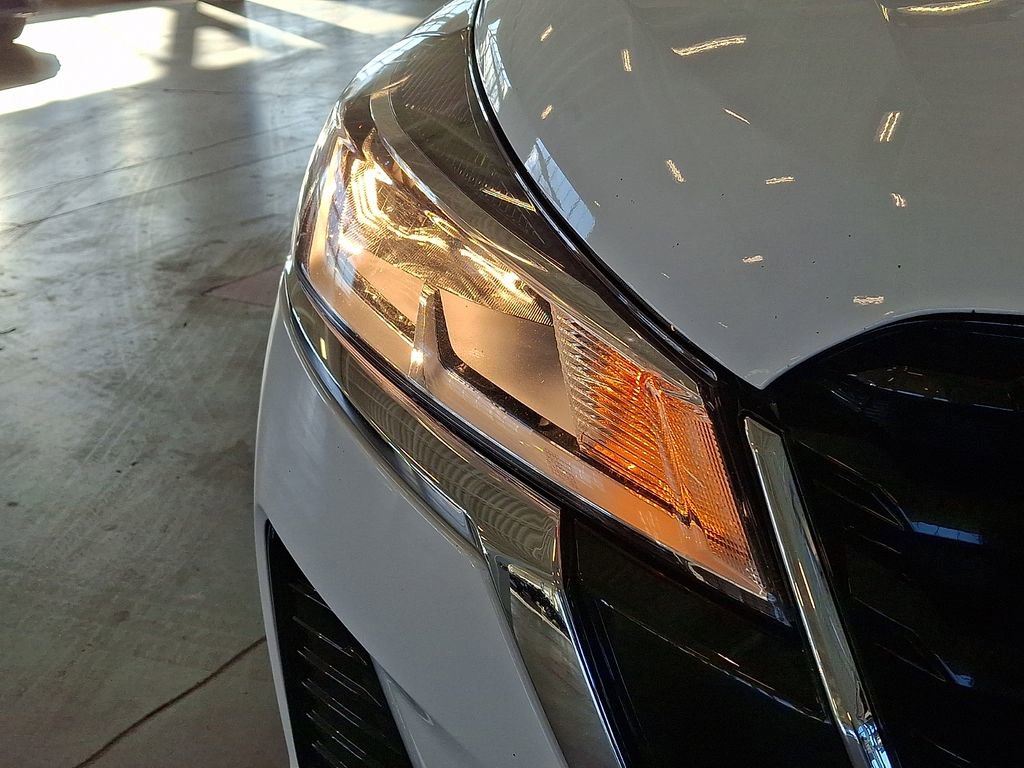 Used 2023 Nissan Kicks SV image 12