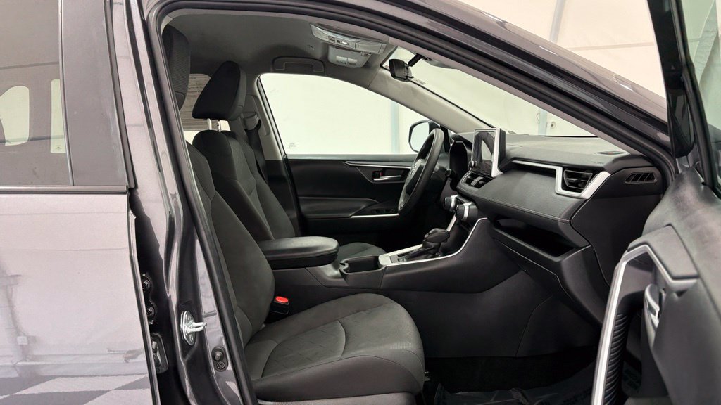 Used 2024 Toyota RAV4 XLE FWD image 22
