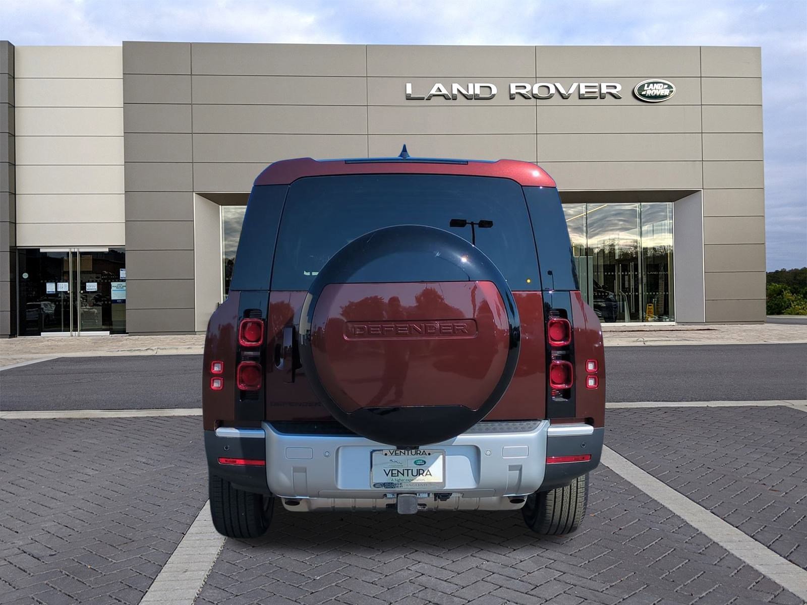 New 2025 Land Rover Defender 130 S image 6