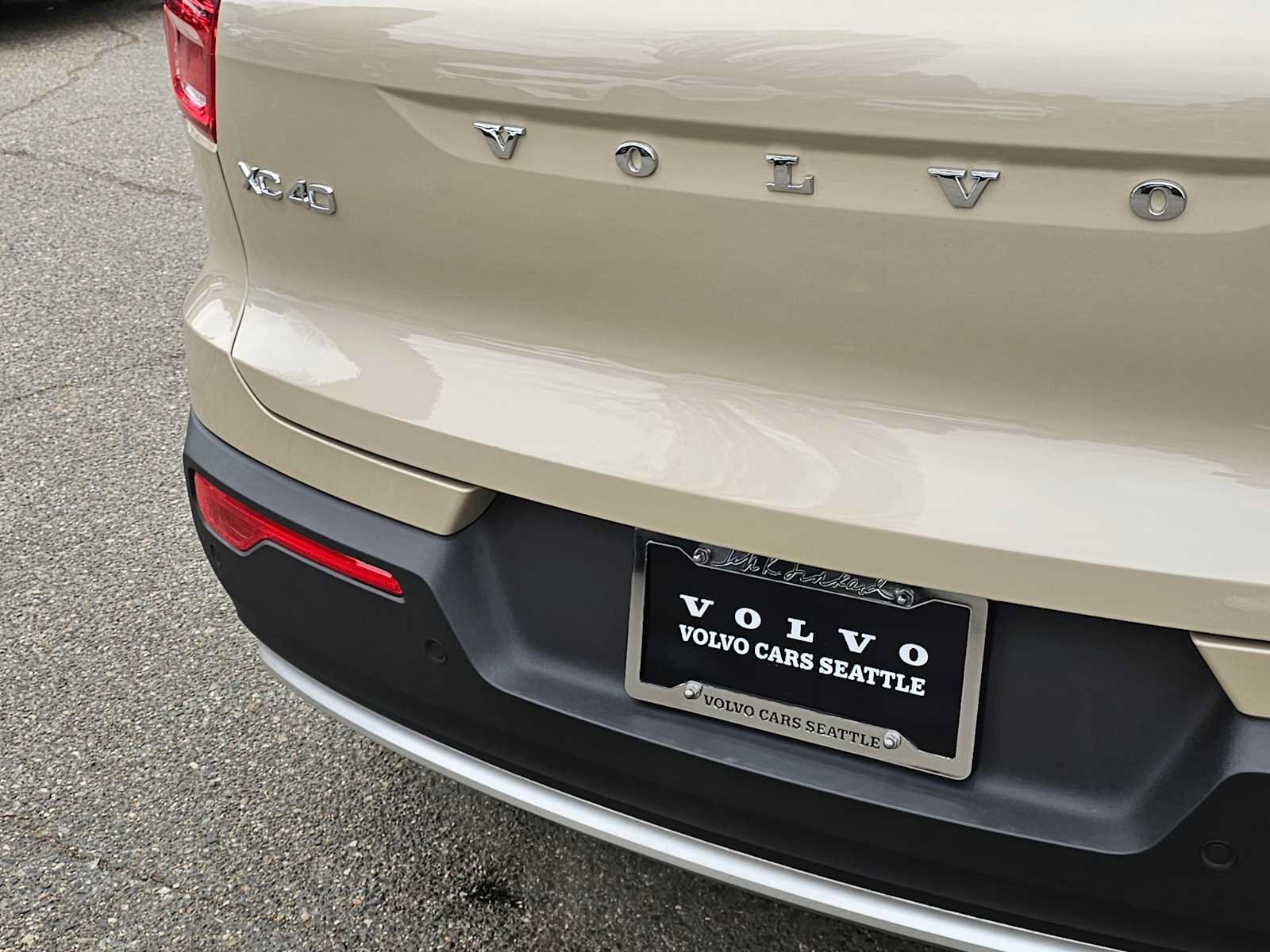 New 2025 Volvo XC40 B5 Plus w/ Climate Package AWD/4WD image 15