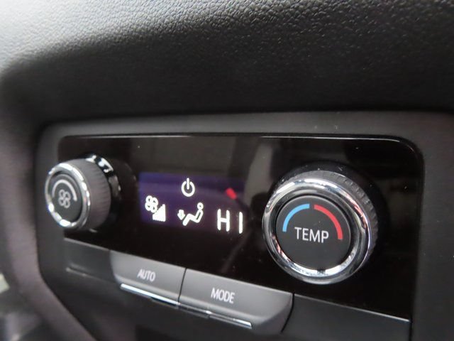 Used 2025 Chevrolet Traverse LT w/ Sun and Wheel Package AWD/4WD image 38