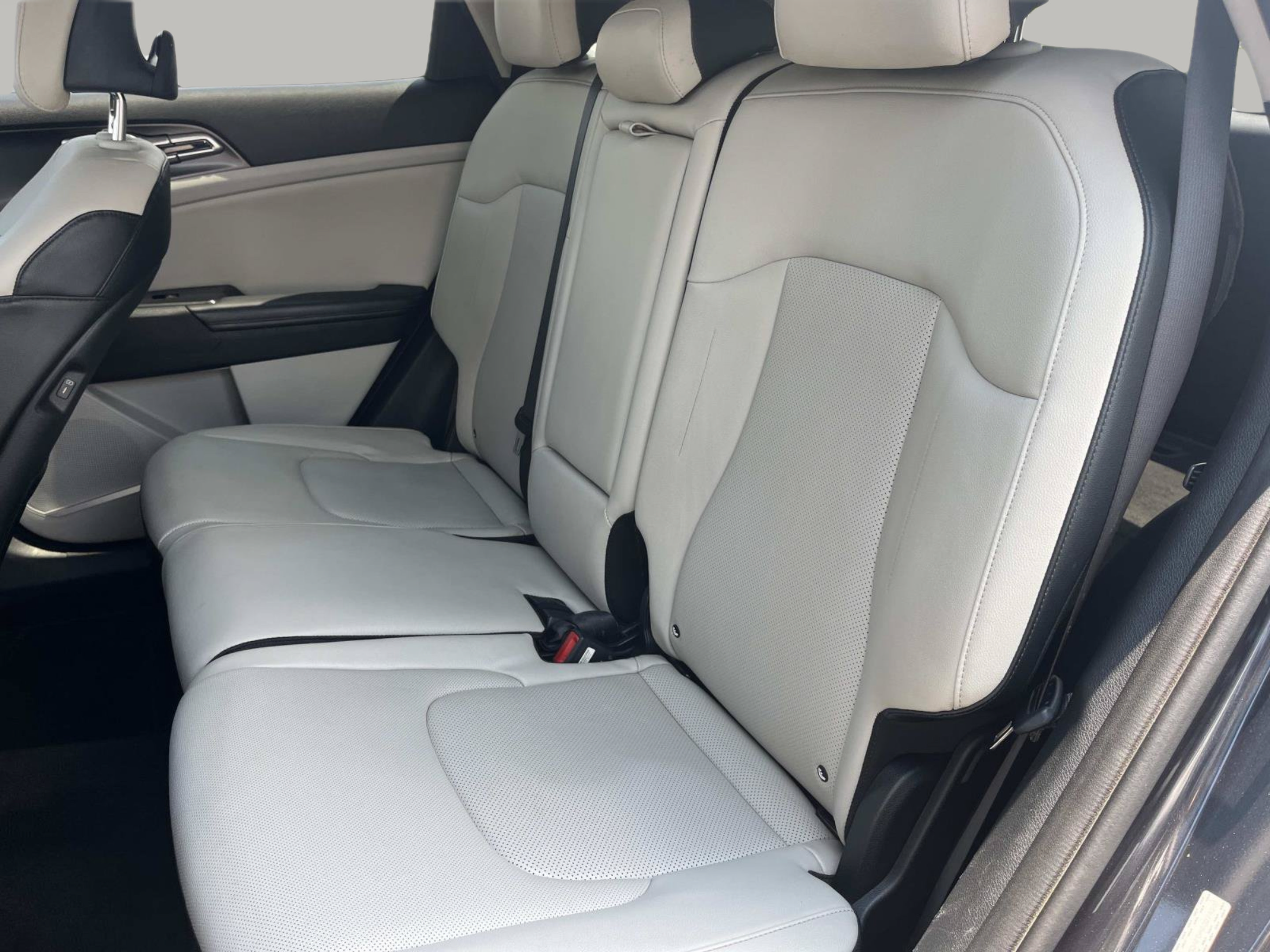 Used 2023 Kia Sportage EX FWD image 16