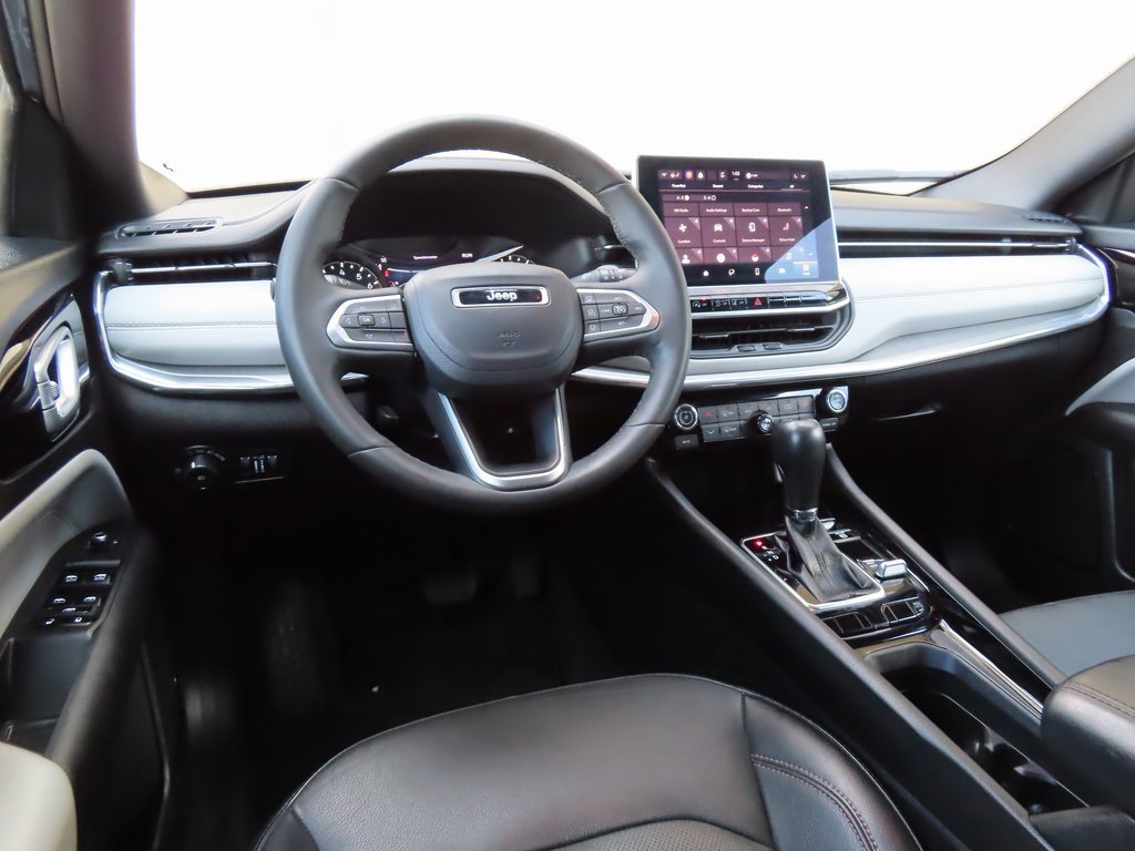 Used 2023 Jeep Compass Limited image 4