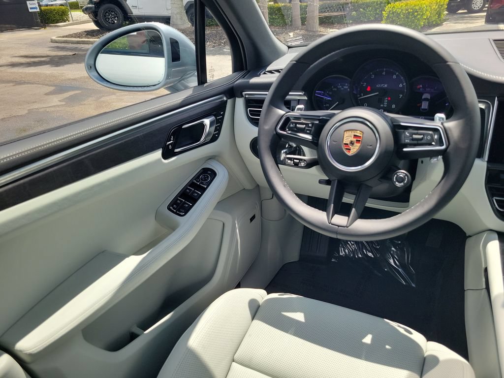 Used 2025 Porsche Macan GTS AWD/4WD image 15