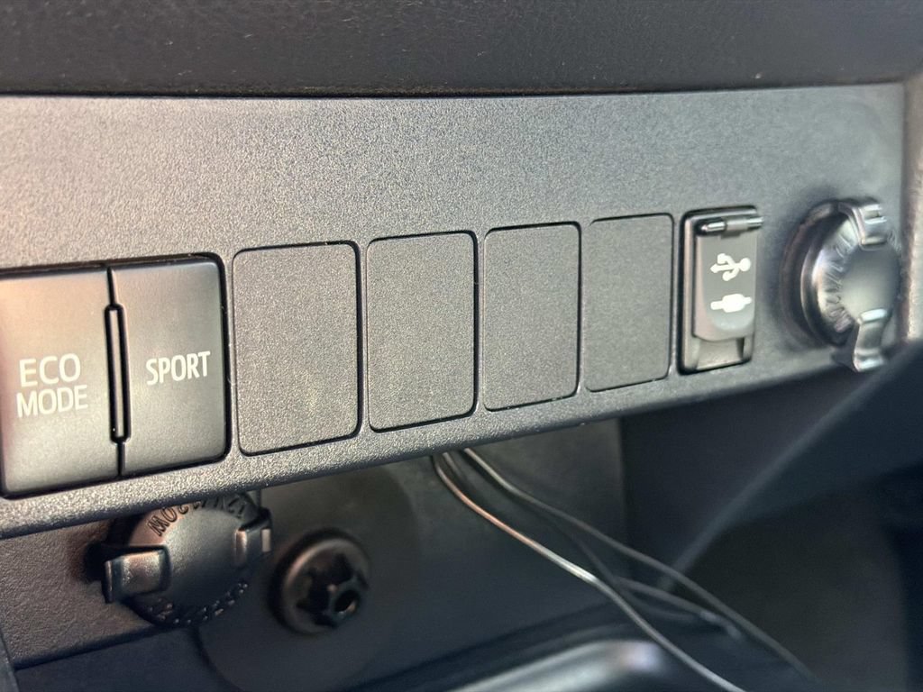 Used 2017 Toyota RAV4 XLE w/ Carpet Mat Package FWD image 23