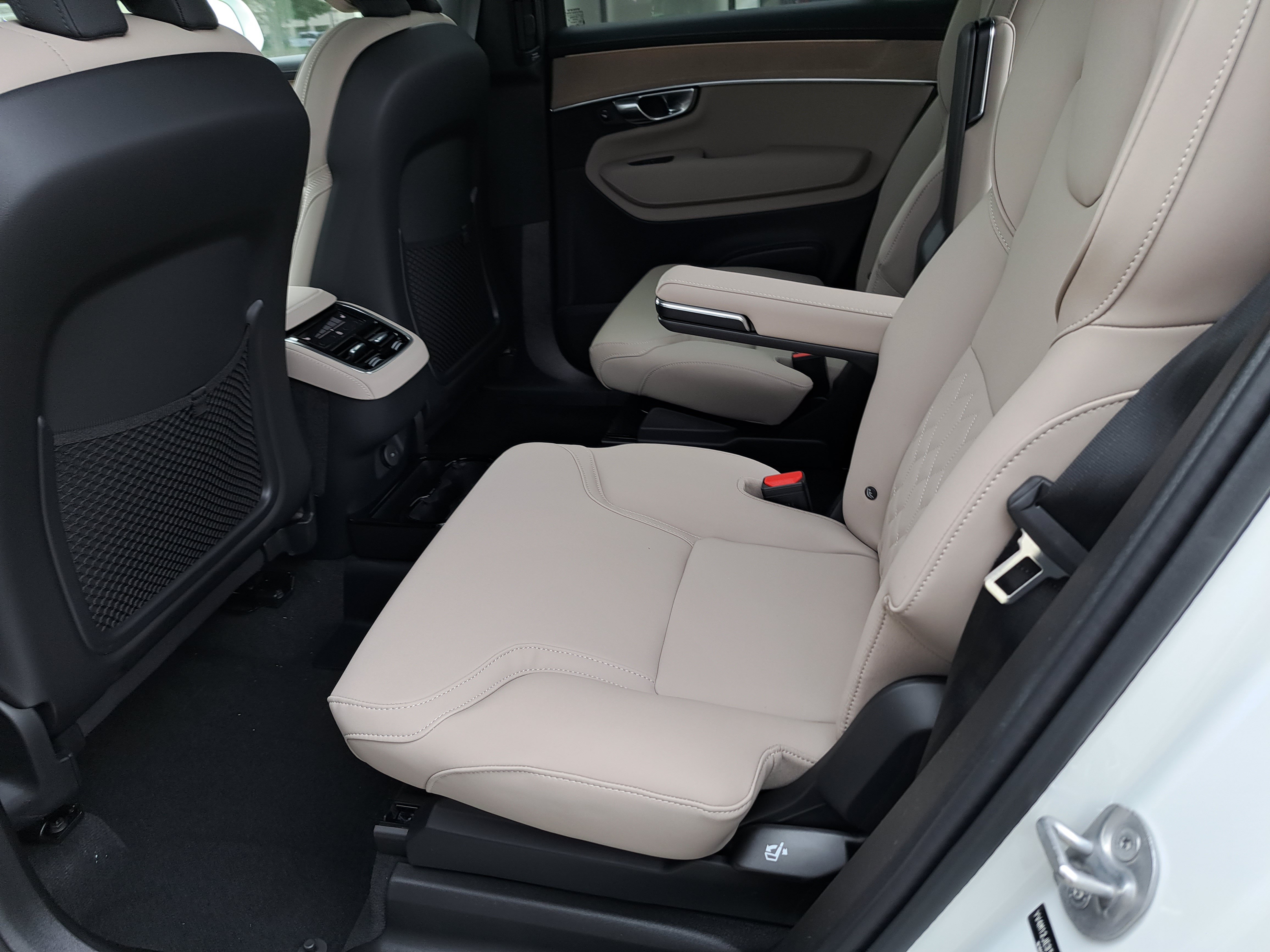 New 2026 Volvo XC90 B5 Plus w/ Protection Package Premier AWD/4WD image 7