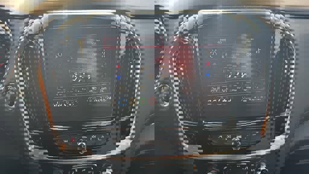 Used 2024 Chevrolet Traverse LT image 17