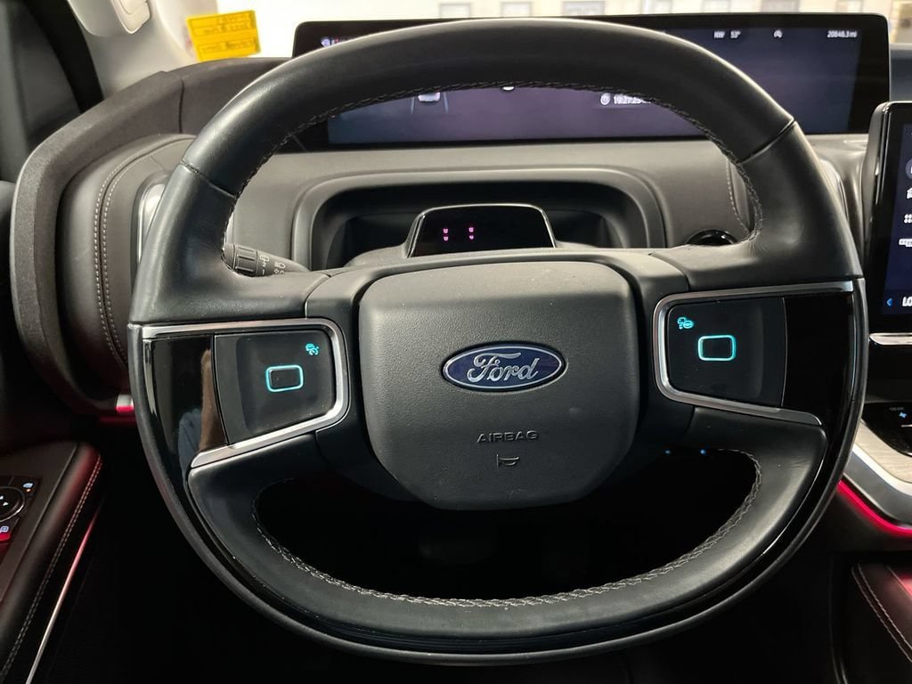 Used 2025 Ford Expedition Max Platinum w/ Driver's Package AWD/4WD image 16