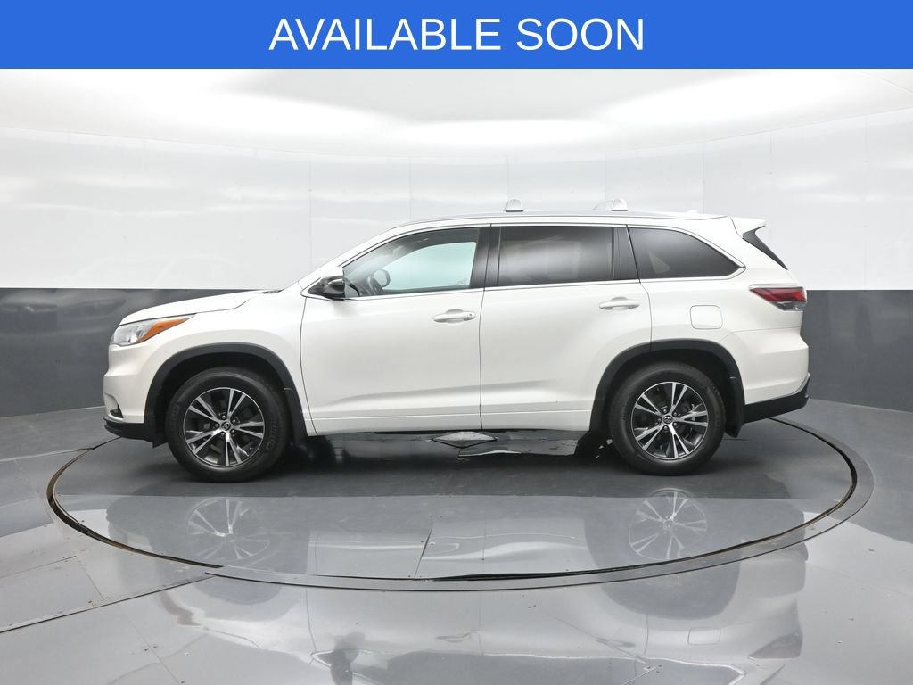 Used 2016 Toyota Highlander XLE AWD/4WD image 4
