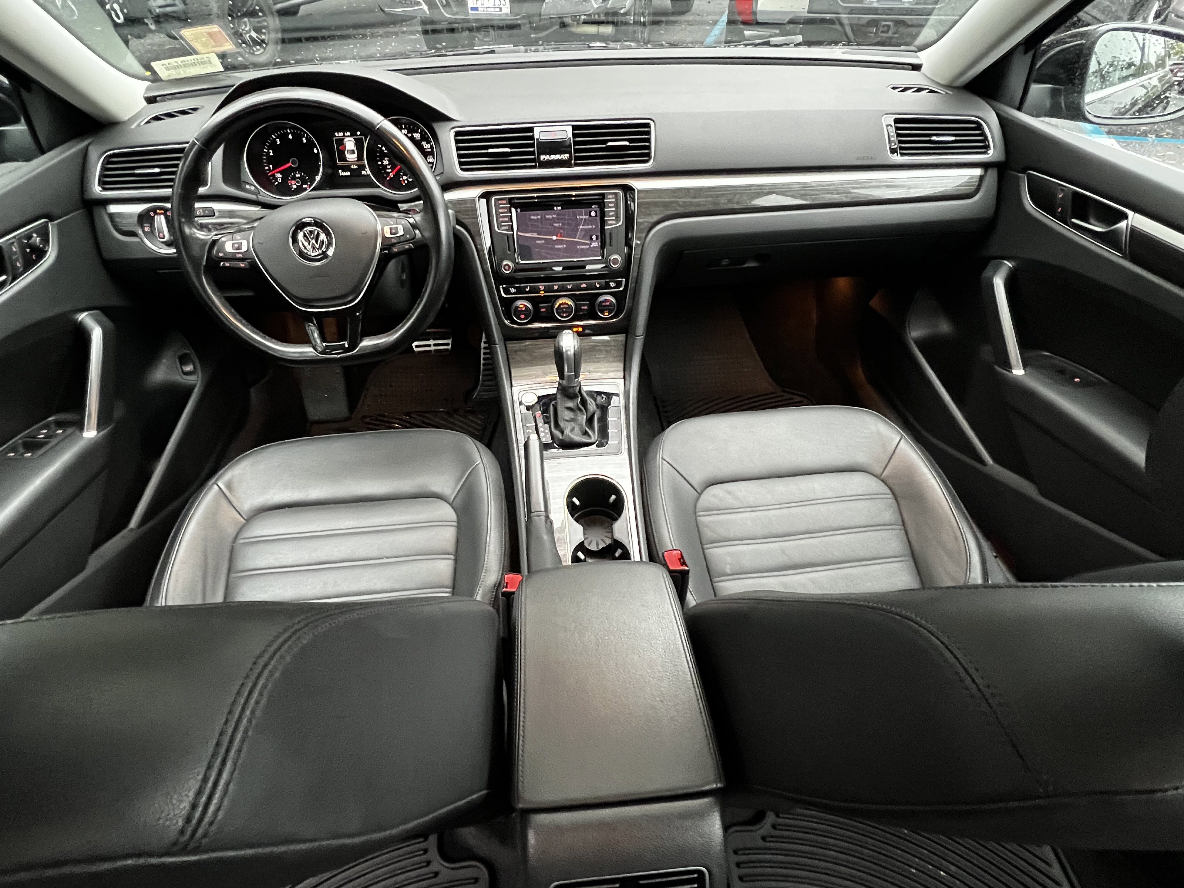 Used 2018 Volkswagen Passat 3.6 SEL Premium image 35