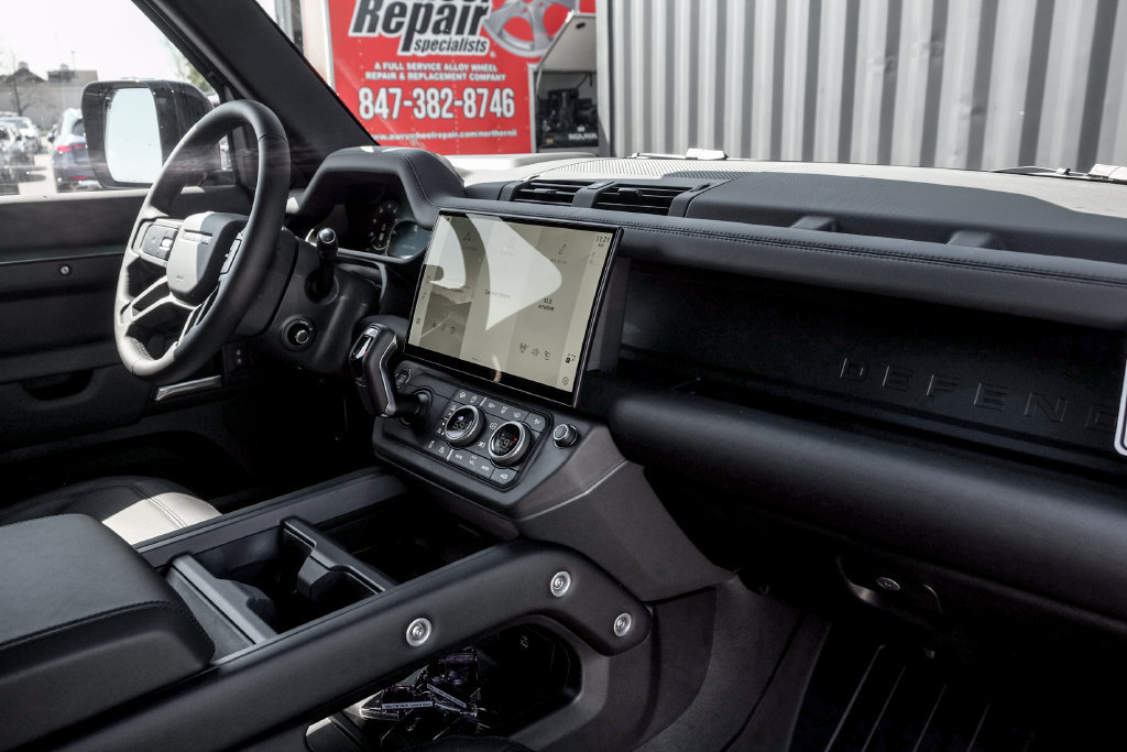 New 2026 Land Rover Defender 110 X-Dynamic SE AWD/4WD image 23
