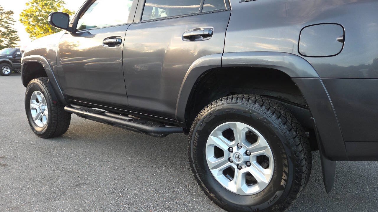 Used 2014 Toyota 4Runner SR5 AWD/4WD image 13
