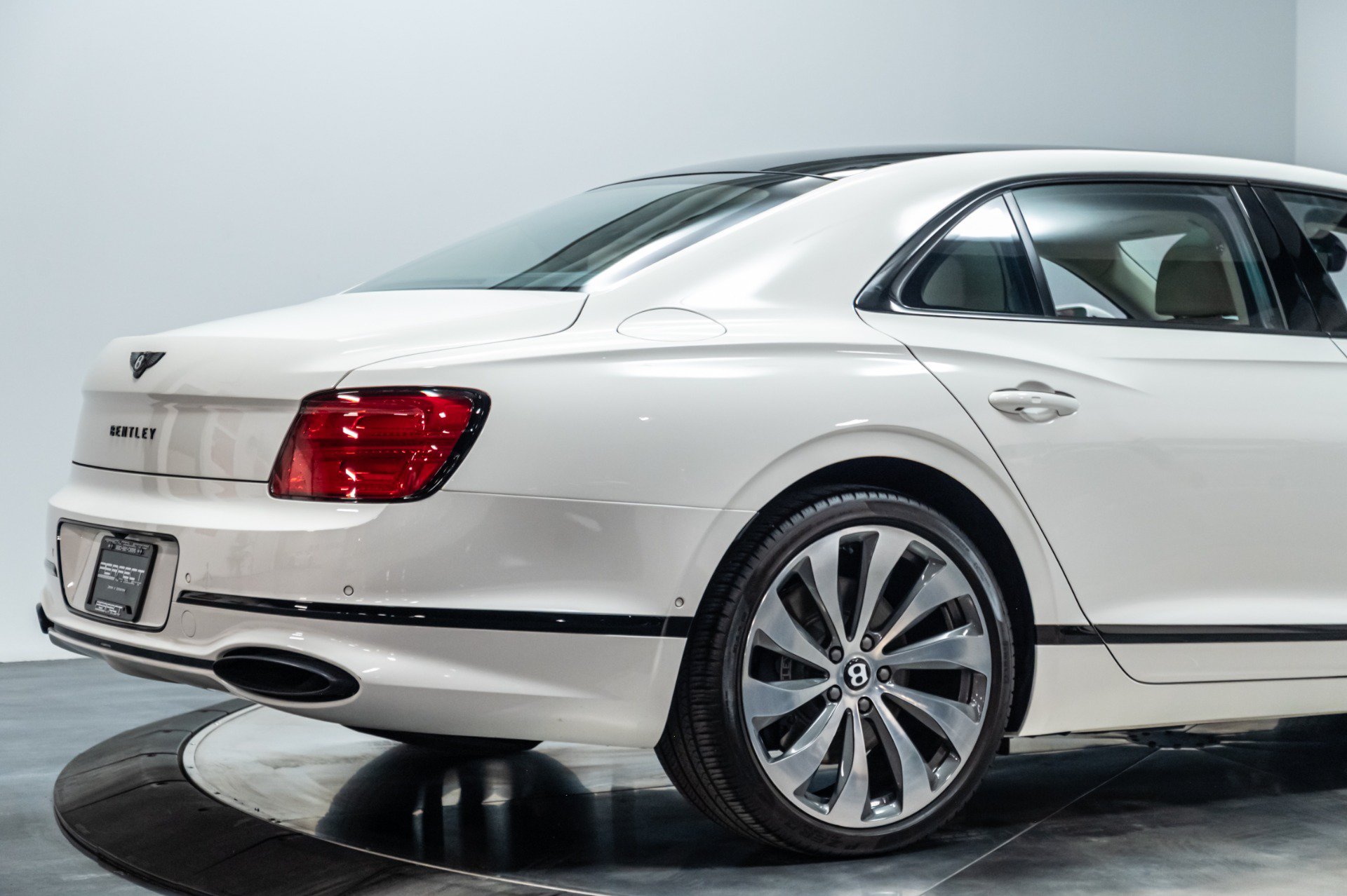 Used 2021 Bentley Flying Spur W12 AWD/4WD image 16