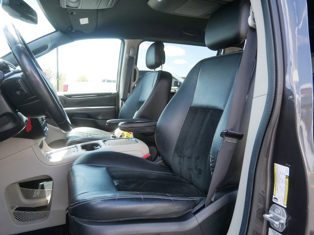 Used 2016 Dodge Grand Caravan SXT FWD image 24