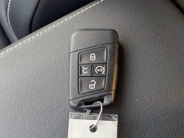 Certified 2024 Volkswagen Tiguan SE R-Line FWD image 30