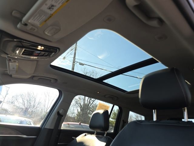 Used 2023 Jeep Grand Cherokee L Limited image 2