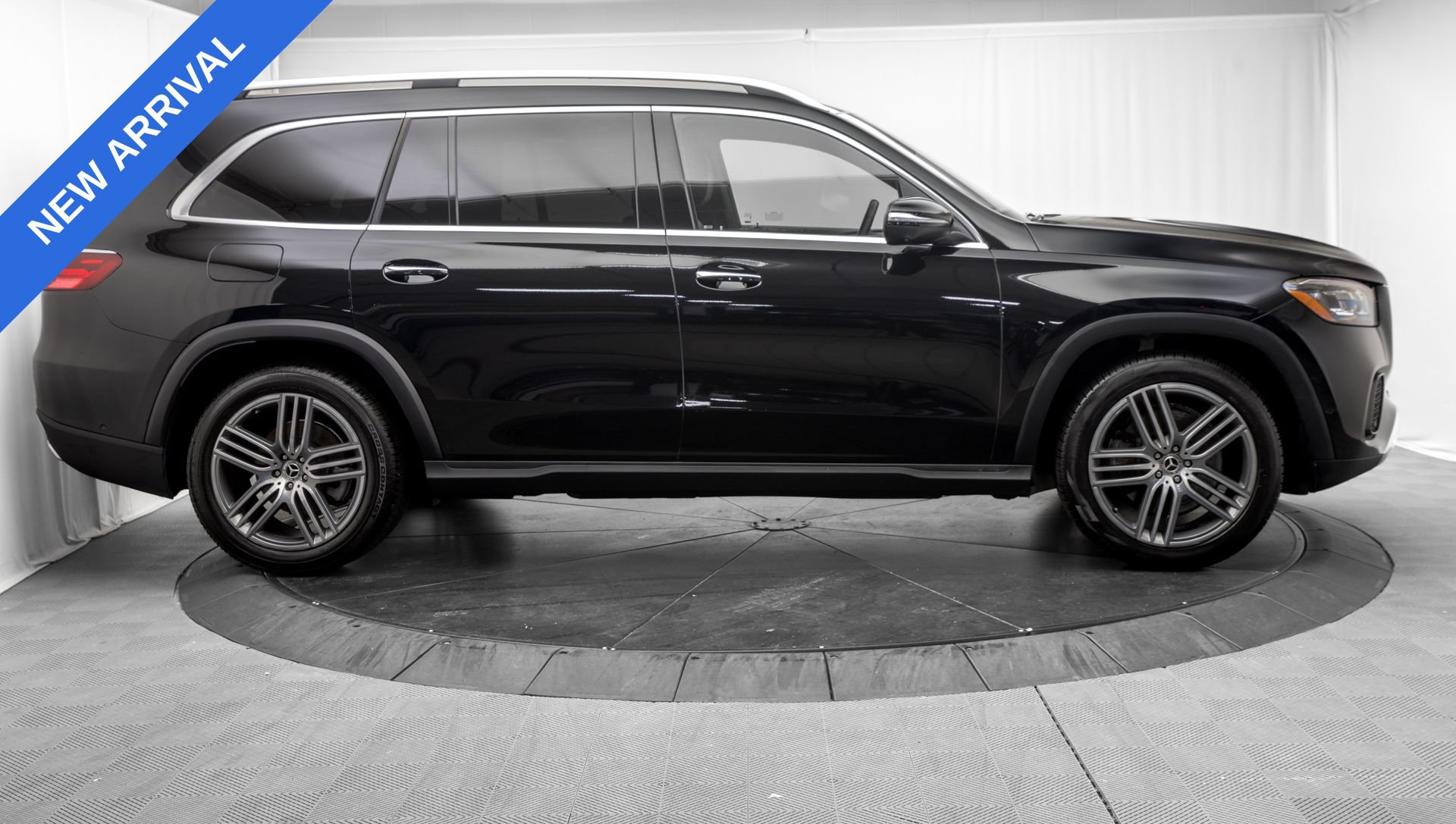 Used 2025 Mercedes-Benz GLS 450 4MATIC image 8
