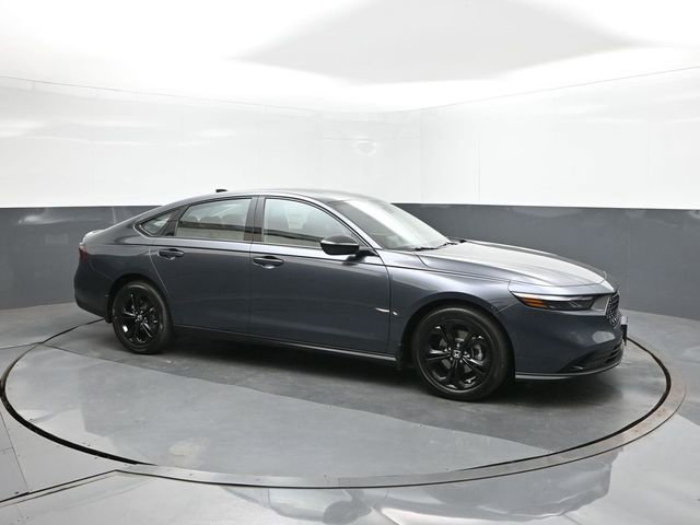 Used 2025 Honda Accord SE image 17