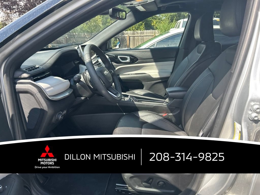 Used 2025 Jeep Compass Limited w/ Elite Group AWD/4WD image 8