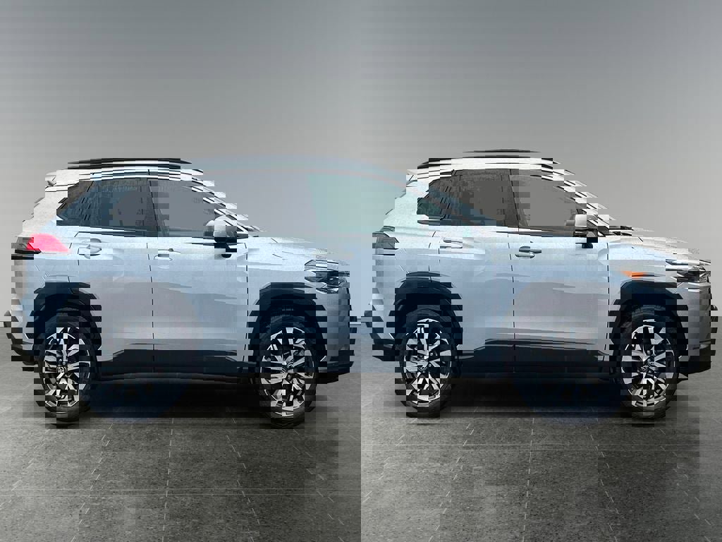 Used 2024 Toyota Corolla Cross XLE w/ Convenience Package image 8