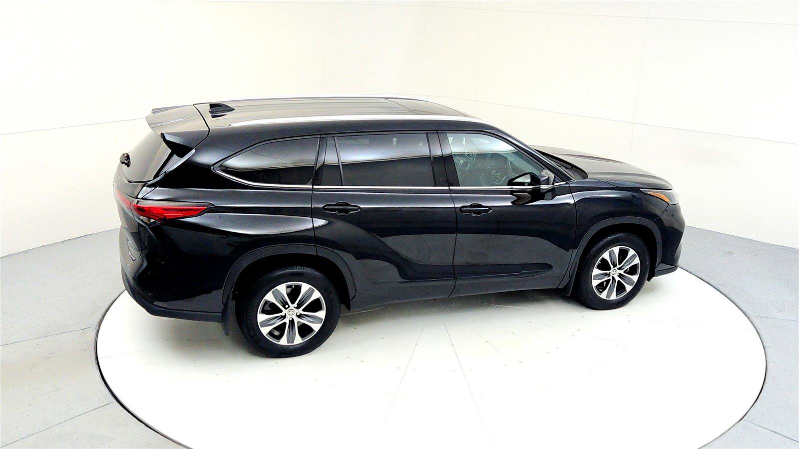 Certified 2022 Toyota Highlander XLE image 18