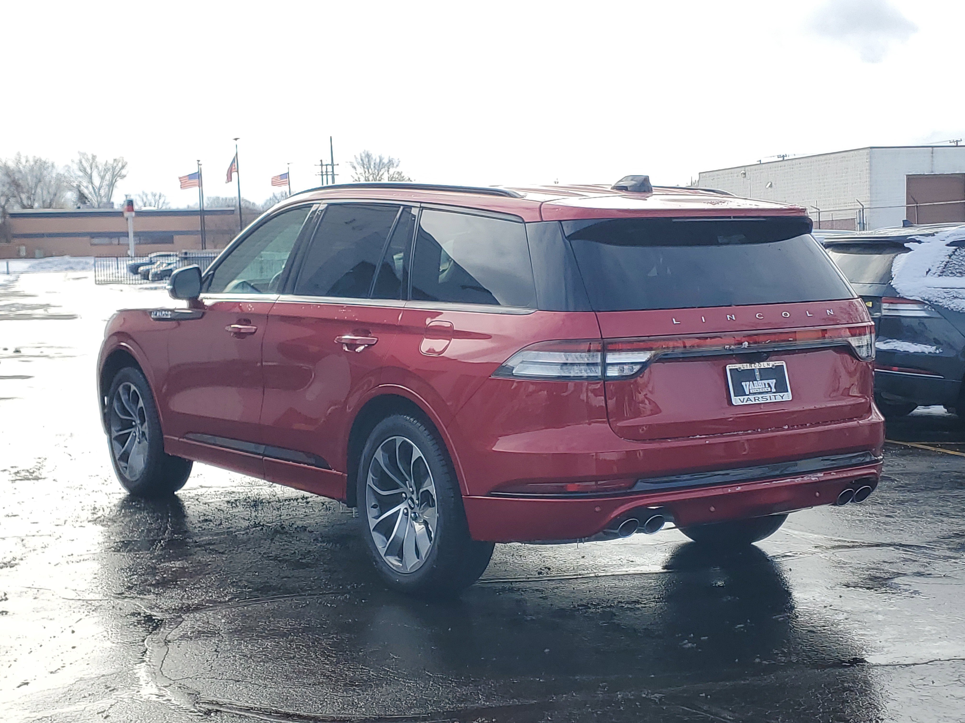 New 2025 Lincoln Aviator AWD w/ Jet Appearance Package image 3