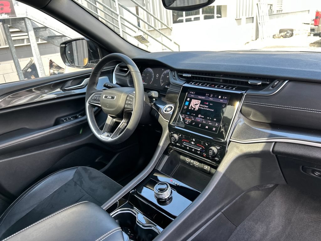 Certified 2023 Jeep Grand Cherokee Altitude AWD/4WD image 38