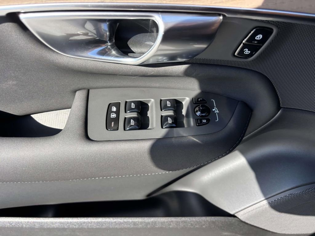 New 2026 Volvo XC90 B6 Plus w/ Protection Package Premier image 14