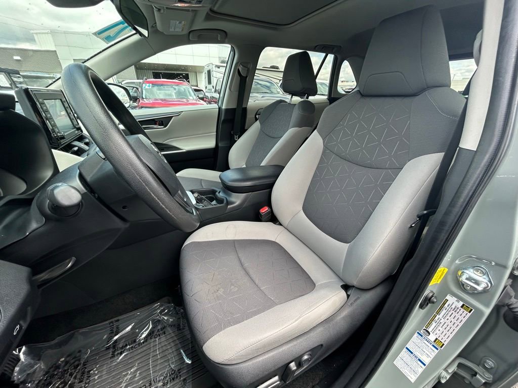 Used 2021 Toyota RAV4 XLE w/ Convenience Package AWD/4WD image 15