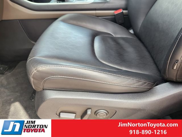 Used 2025 Kia Carnival image 24