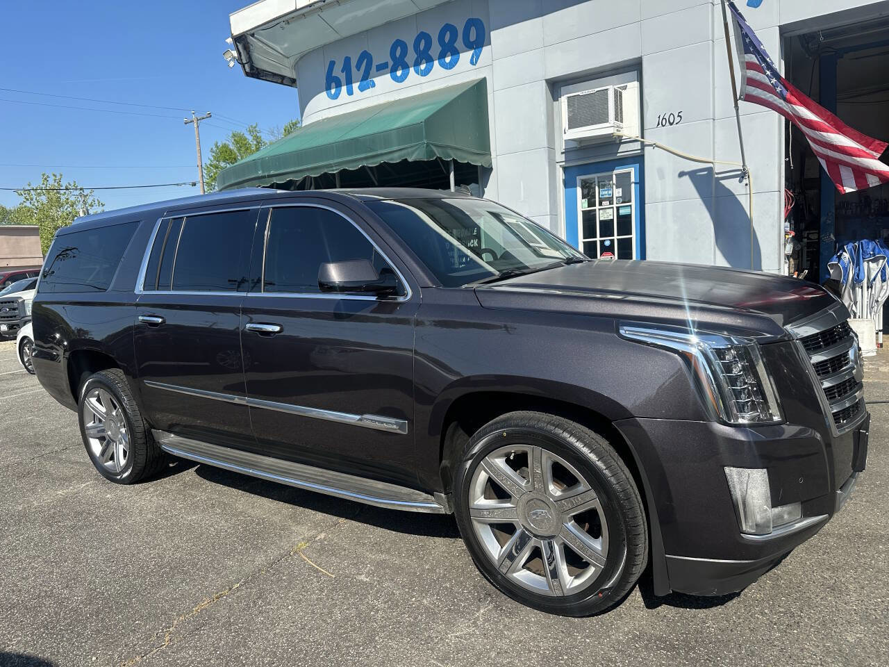 Used 2015 Cadillac Escalade ESV Luxury AWD/4WD image 4