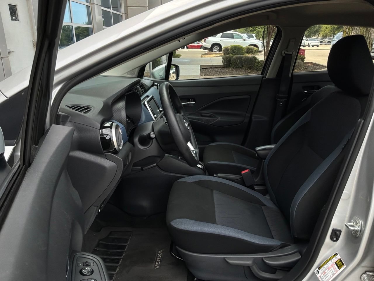 Used 2025 Nissan Versa SV FWD image 10