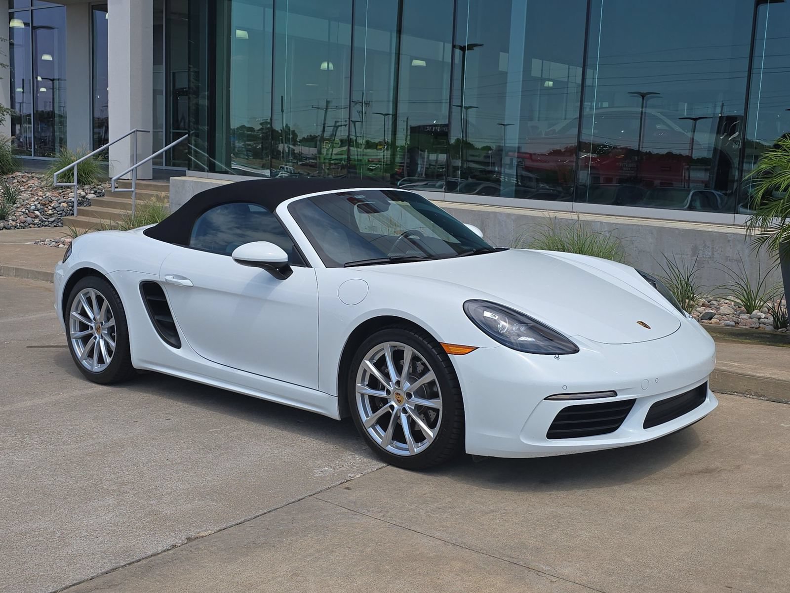 Used 2020 Porsche 718 Boxster RWD image 9