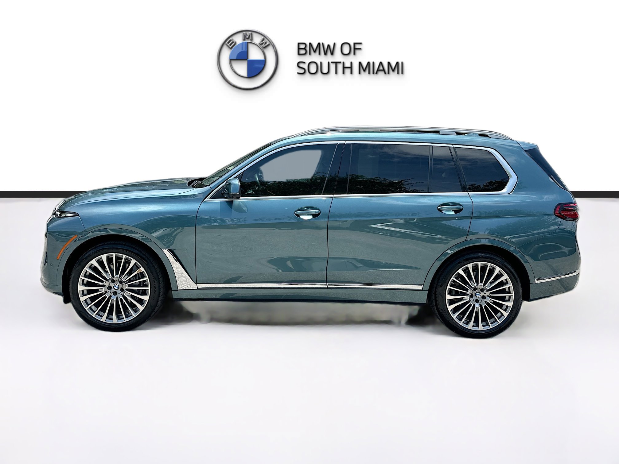 Certified 2025 BMW X7 xDrive40i w/ Premium Package AWD/4WD image 4