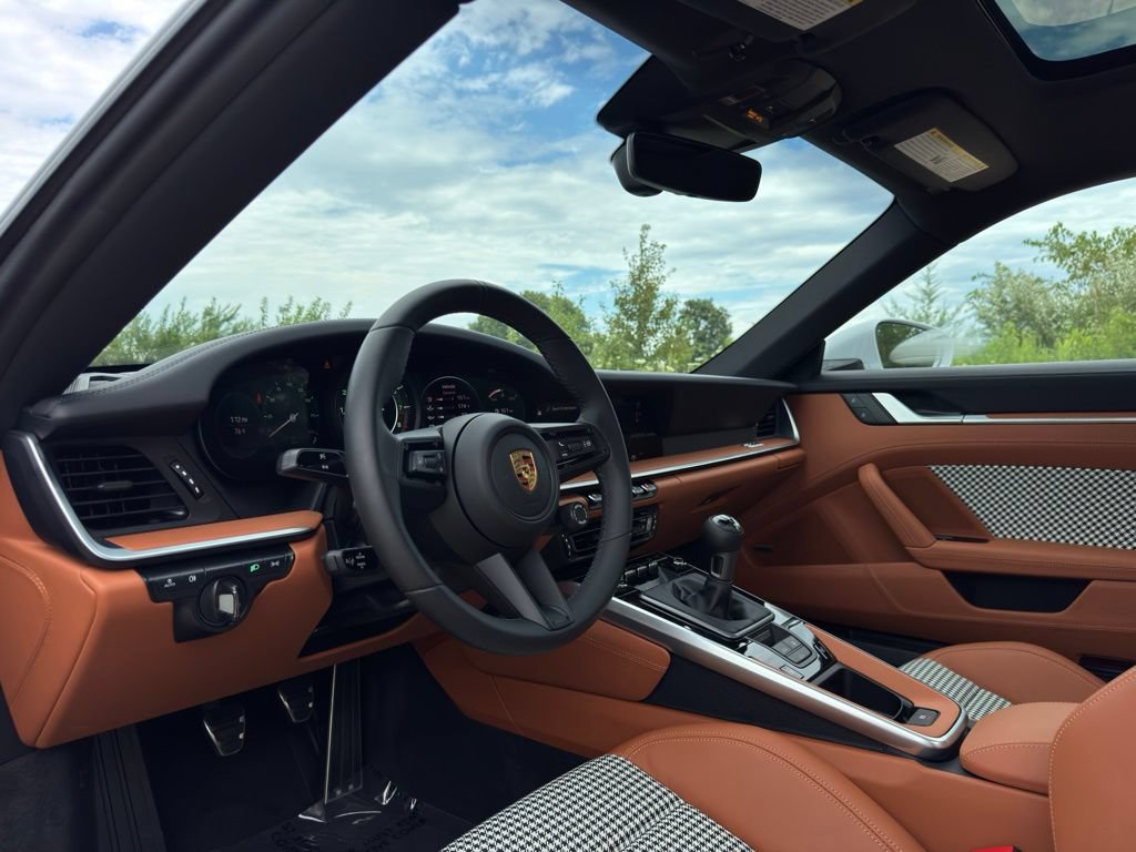 Used 2024 Porsche 911 Carrera S RWD image 4