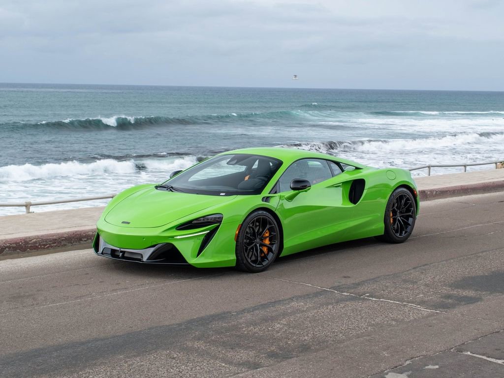 New 2026 McLaren Artura image 1