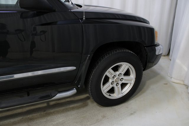 Used 2007 Dodge Dakota Laramie w/ Sun & Wheel Value Group image 11