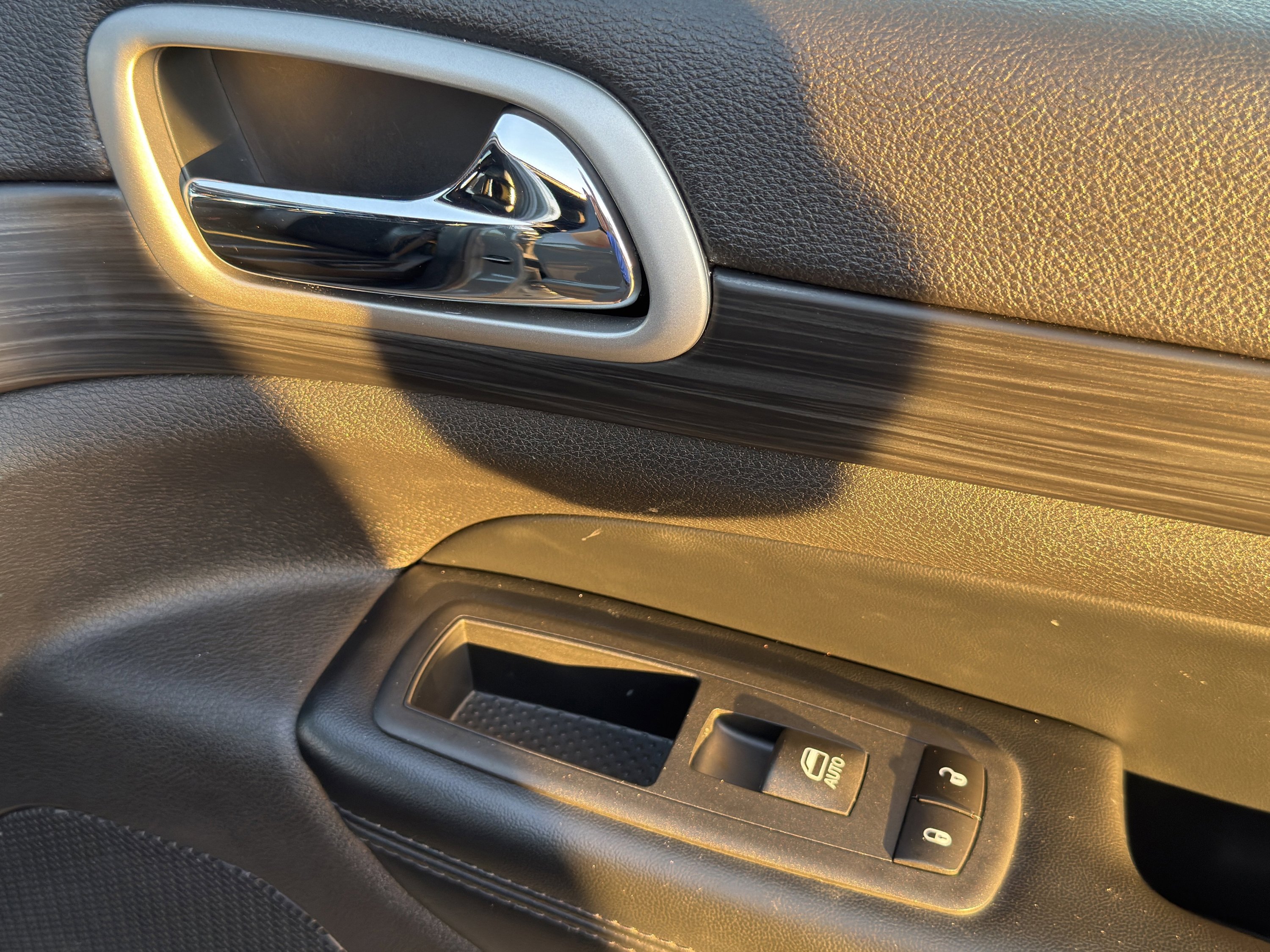 Used 2020 Jeep Grand Cherokee Altitude image 34