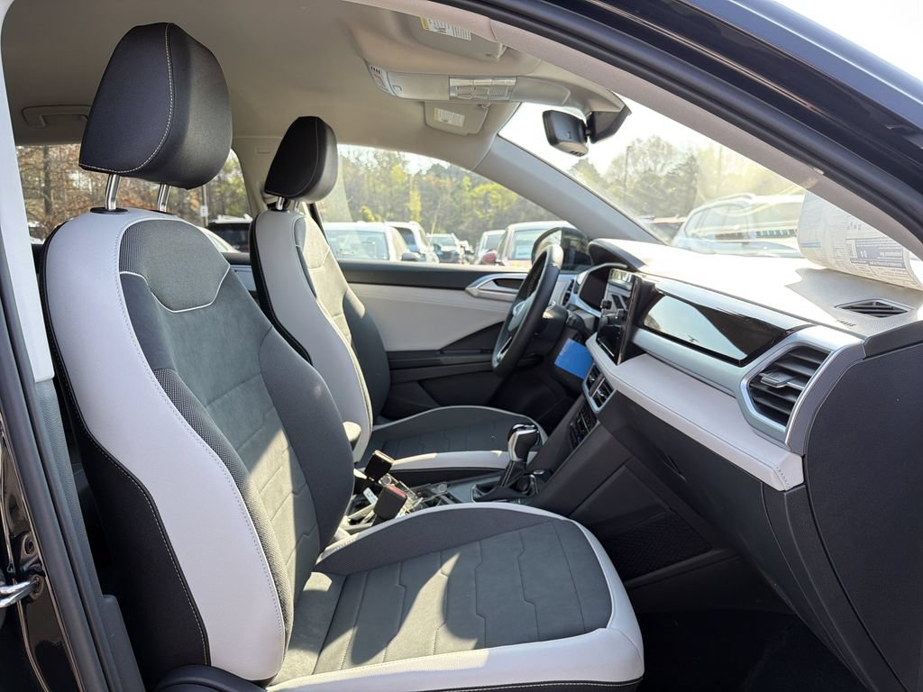 New 2026 Volkswagen Taos SE FWD image 19