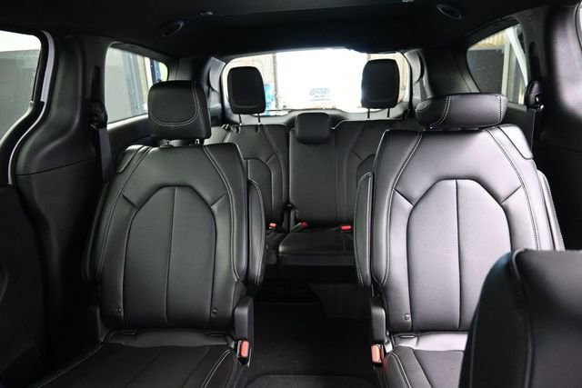 New 2027 Chrysler Pacifica Select FWD image 28